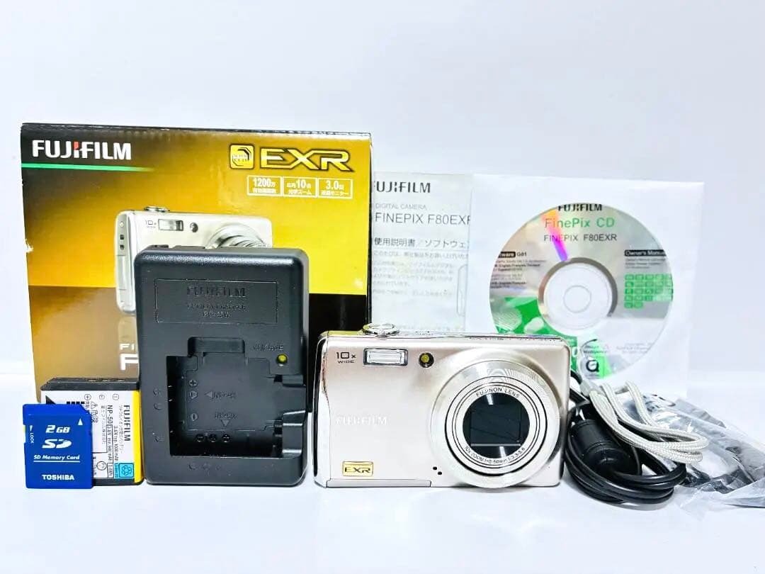 ■ 極美品・付属品完備 ■ フジフイルム　FUJIFILM FinePix F80EXR シルバー 《動作確認済》#385-19JN26-Y