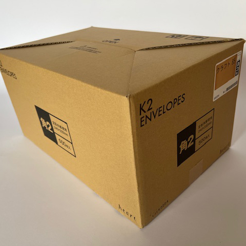角２封筒 500枚　(240×332mm＋フタ)　【紙厚85g/㎡ クラフト色 茶封筒 無地袋】 角形2号(大手封筒メーカー製) A4大 ☆最安値