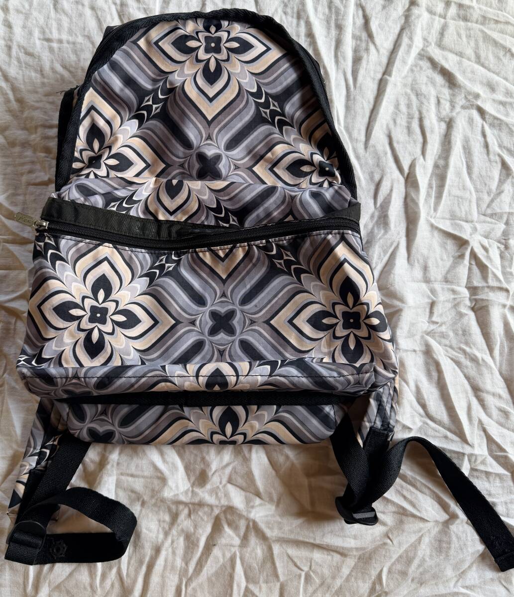 レスポートサック　モノクロ　花柄　リュック　バックパック　中古品