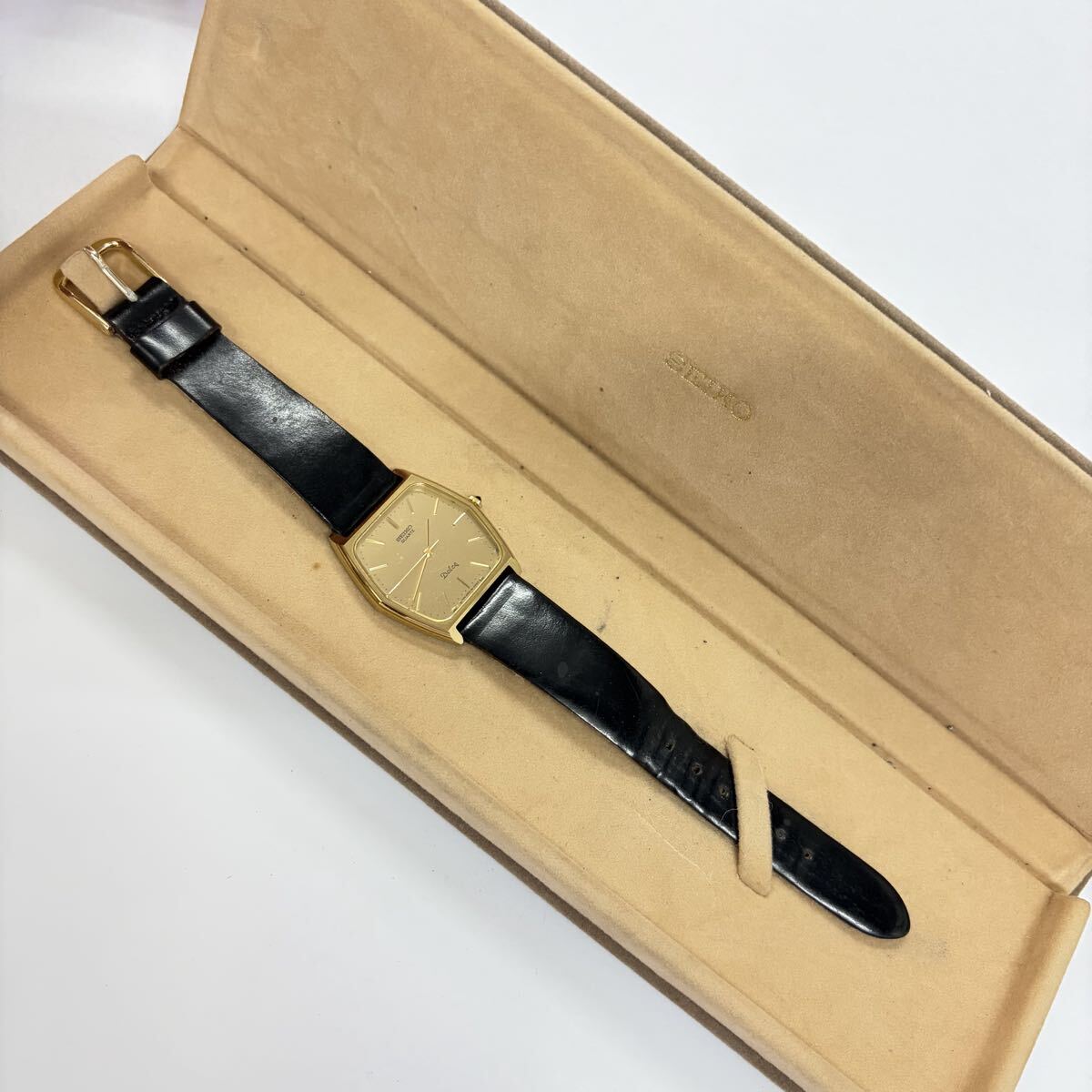 【稼働品】SEIKO Dolce セイコー ドルチェ 5931-5510 ゴールド 文字盤 クォーツ ヴィンテージ メンズ 腕時計 純正ケース付き 當時物
