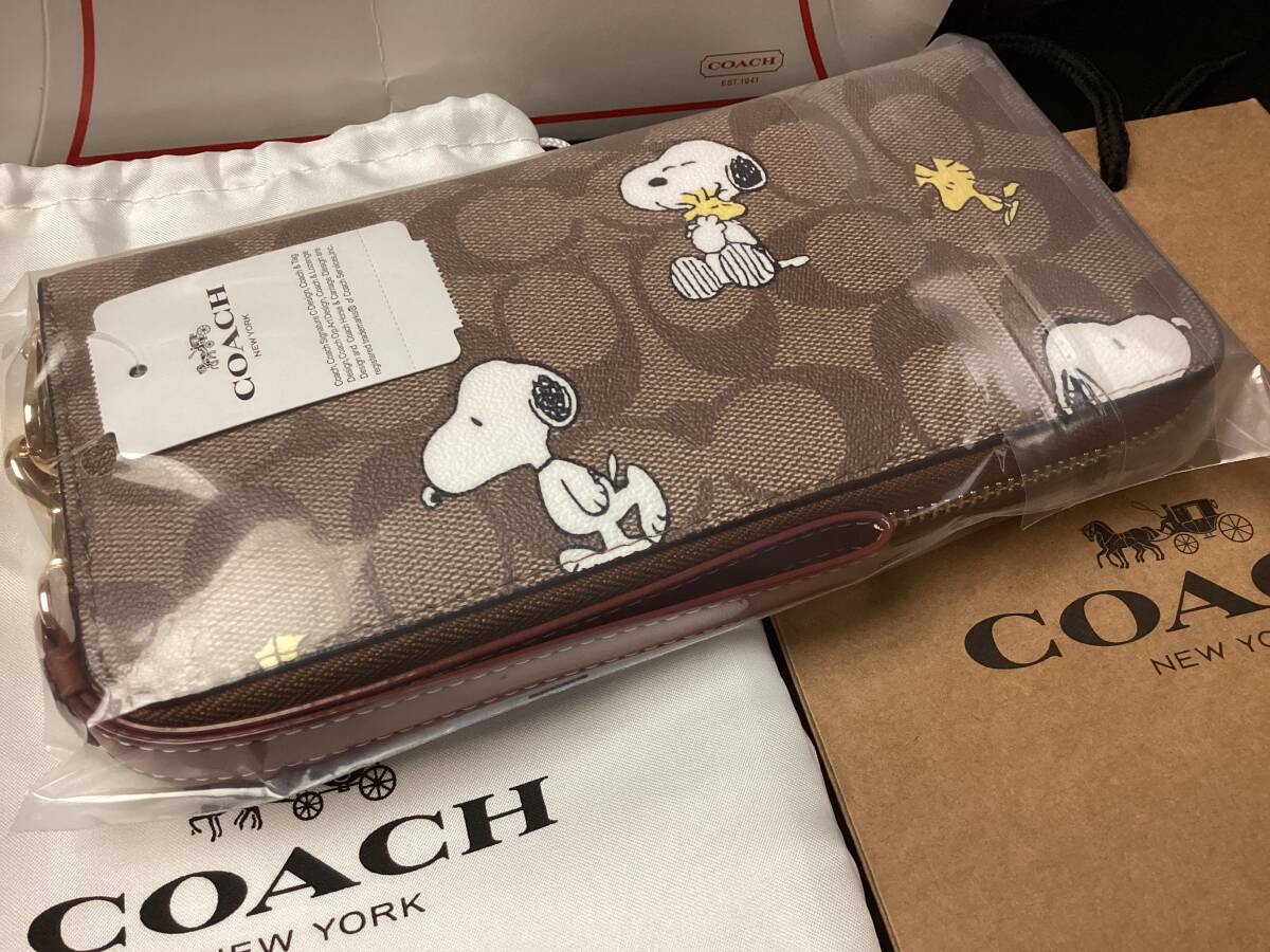 袋付き未使用未開封コーチcoachスヌーピー長財布ラウンドファスナー本物