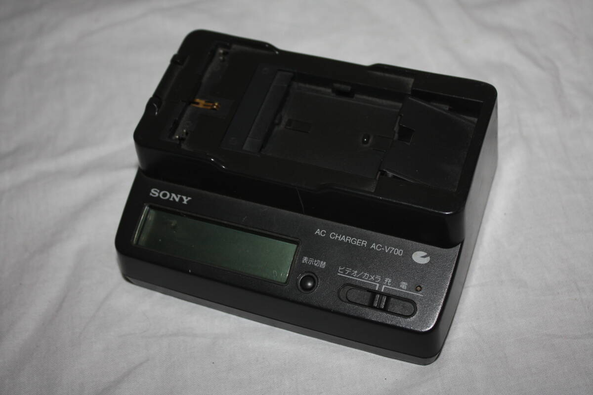 送料無料！　SONY　純正　AC-V700　バッテリーチャージャー　M型・L型兼用充電器（検索：AC-VQ1051D/NP-F970/NP-F960/NP-FM50/NP-QM91D）