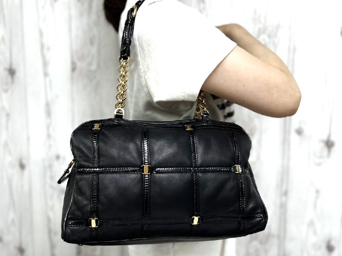 美品 Ferragamo フェラガモ ハンドバッグ ショルダーバッグ バッグ ナッパレザー×パテントレザー 黒 101073