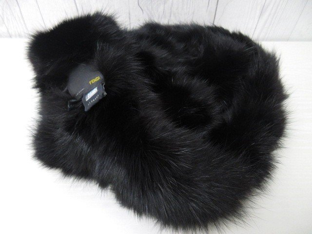 未使用展示品 FENDI フェンディFURRIER CLEAN ONLY 毛皮 ファー マフラー ショール ストール 黒系 101386
