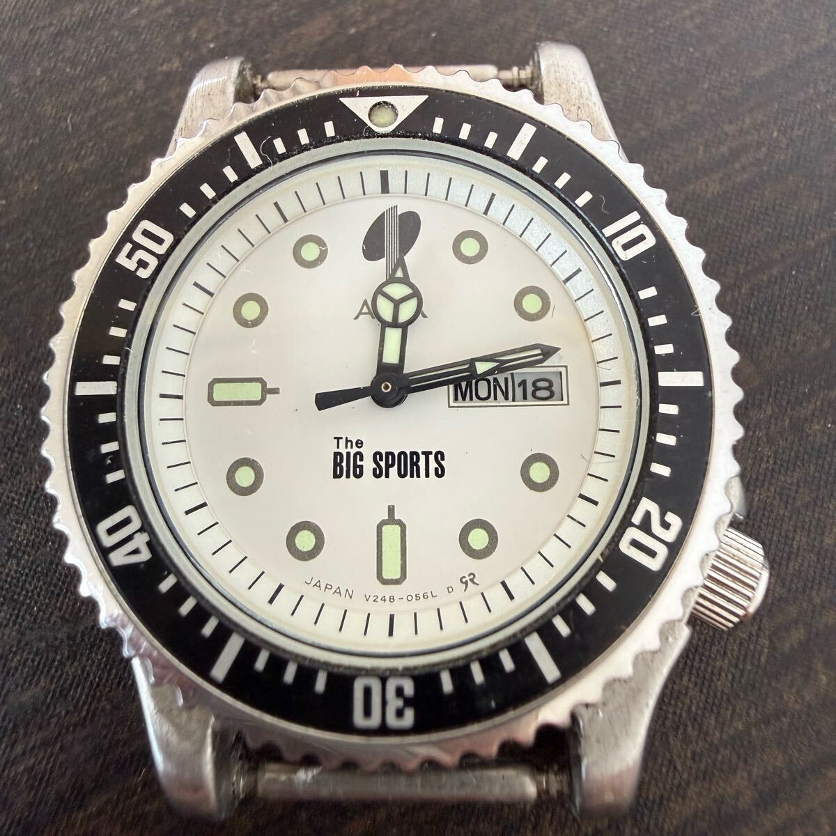 アルバ ザ ビッグスポーツ V248-0220 クォーツ 腕時計 デイデイト 白文字盤 ダイバータイプ SEIKO ALBA ヘッドのみ【ジャンク】★5743