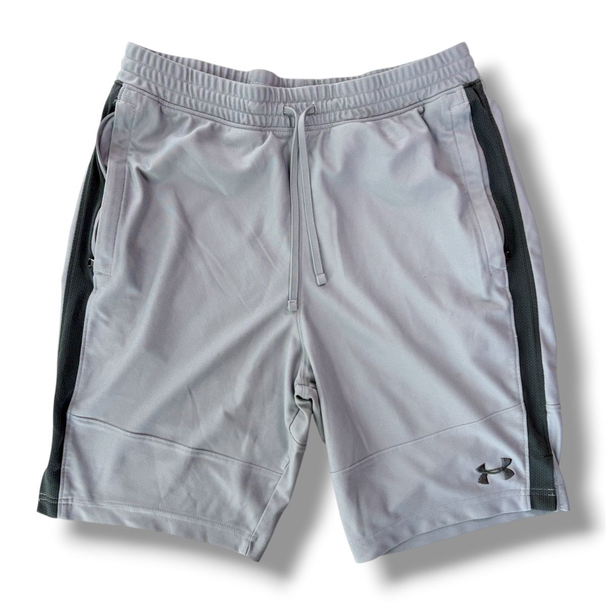UNDER ARMOUR アンダーアーマー ロゴ刺 ポリエステル ショーツ Lサイズ グレー ジャージ ボトムス 短パン ショート パンツ トレーニング