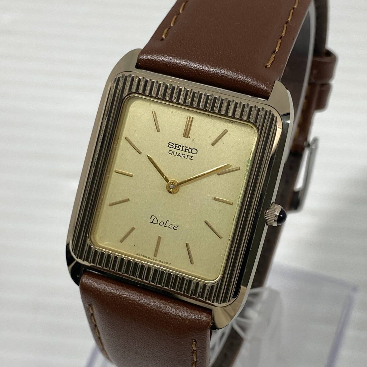 2605T0103 SEIKO セイコー 6020-5700 DOLCE ドルチェ レディース腕時計 動作品 クォーツ 2針 スクエア ゴールド文字盤 バーインデックス