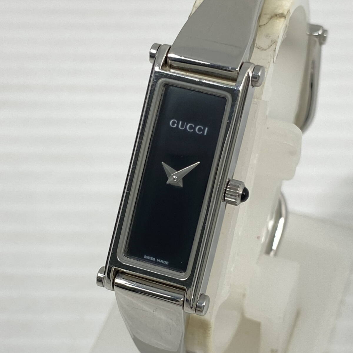 2605T0123 GUCCI グッチ 1500L バングルウォッチ レディース腕時計 動作品 クォーツ 2針 レクタンギュラー シルバーカラー 黒文字盤