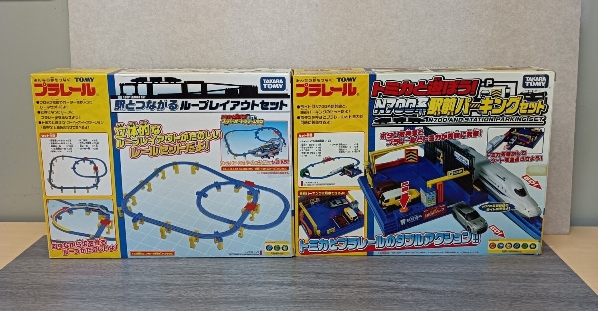 y051502fk トミカと遊ぼうN700系駅前パーキングセット 駅とつながるループレイアウトセット プラレール 【 2点セット】現状品