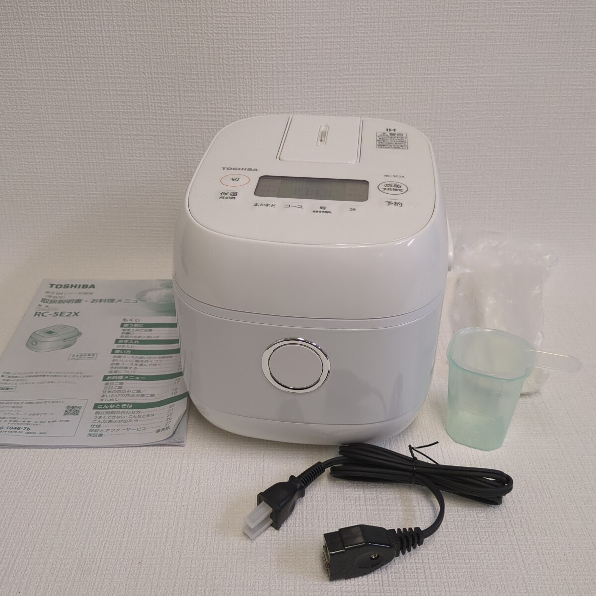 y052605f TOSHIBA RC-5E2X 炊飯器 IH加熱方式 3合炊き 未使用品 2023年製
