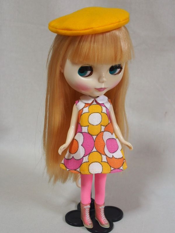 Doll Dressingハンドメイド ブライス/リカちゃんサイズお洋服セット人形/アウトフィット/衣装/花柄ワンピース/タイツ/帽子/ドール服/レトロ