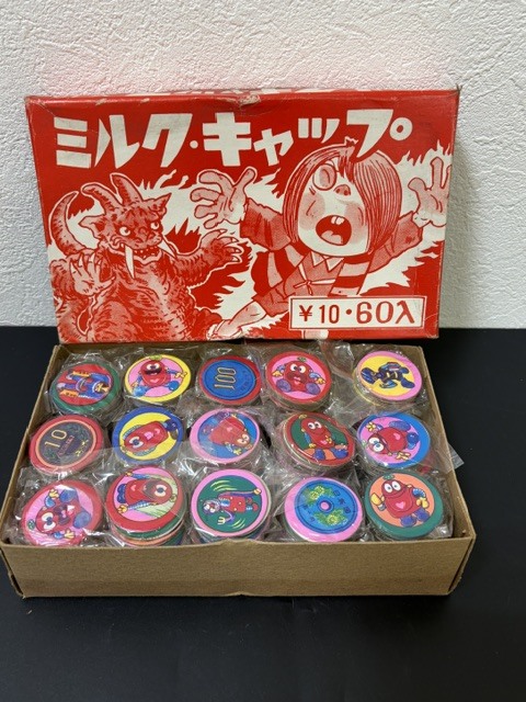 【T6】　紙製　めんこ　大量　ミルクキャップ　640枚　ケース付き　駄菓子屋　Dead　Stock品　希少