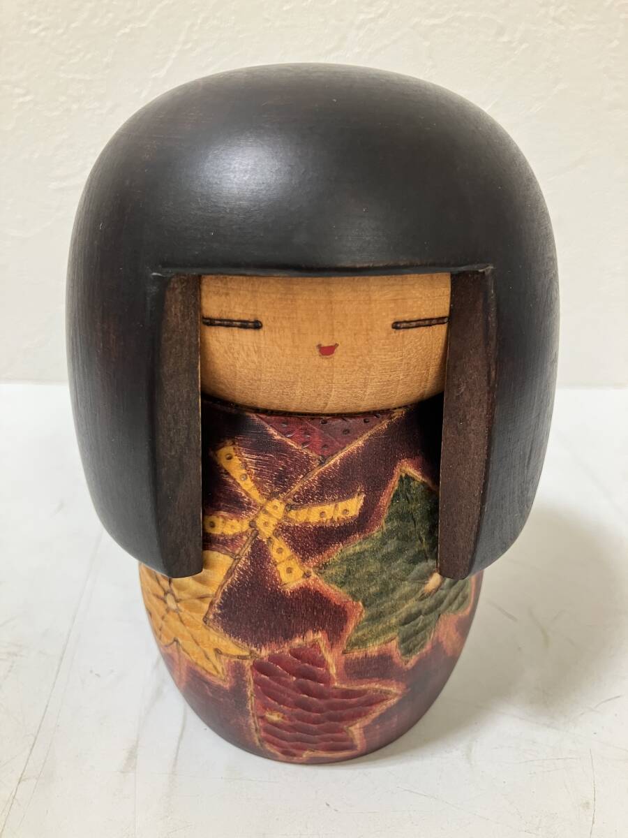 【33615】加藤竜雄　こけし　縦約13センチ　横約7センチ　伝統　工芸　骨董　彫刻　レトロ　木製　画像要確認　長期保管品　