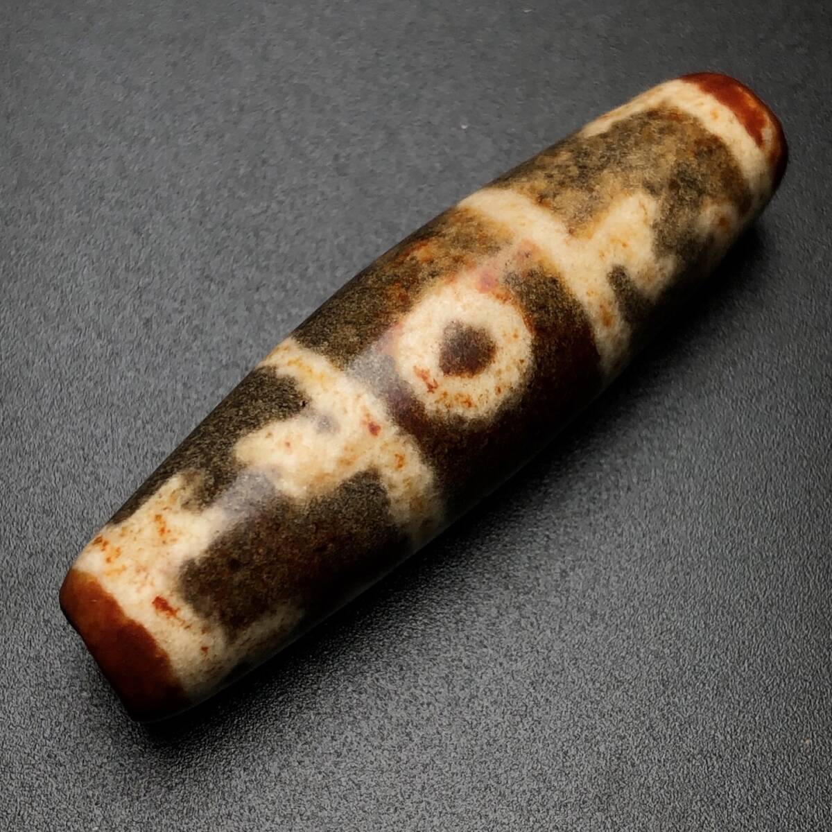 旧蔵 古瑪瑙彫 高油 朱砂沁 蓮師法器三眼天珠 根付 風水開運 古美術 古美味 中国古玩 骨董品 時代物 稀少唐物