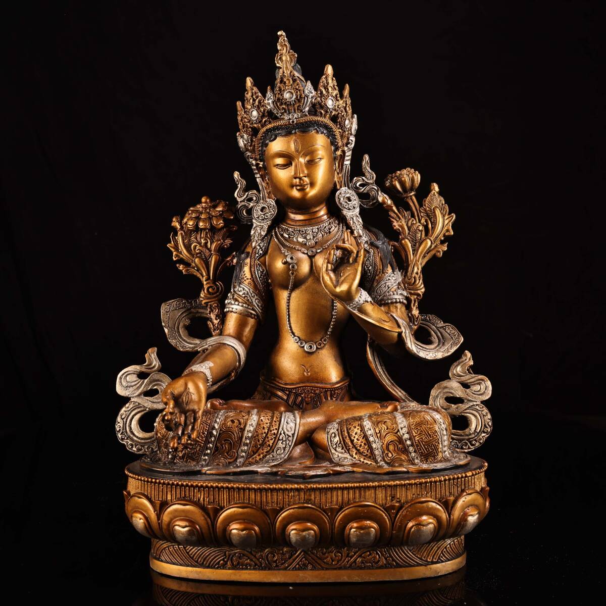 旧蔵 明時代 古銅彫 鏨刻 描金銀 蔵傳 白度母像 仏像 仏教古美術 古銅器 銅製品 細密造 古美術 古美味 中国古玩 骨董品 時代物 稀少唐物