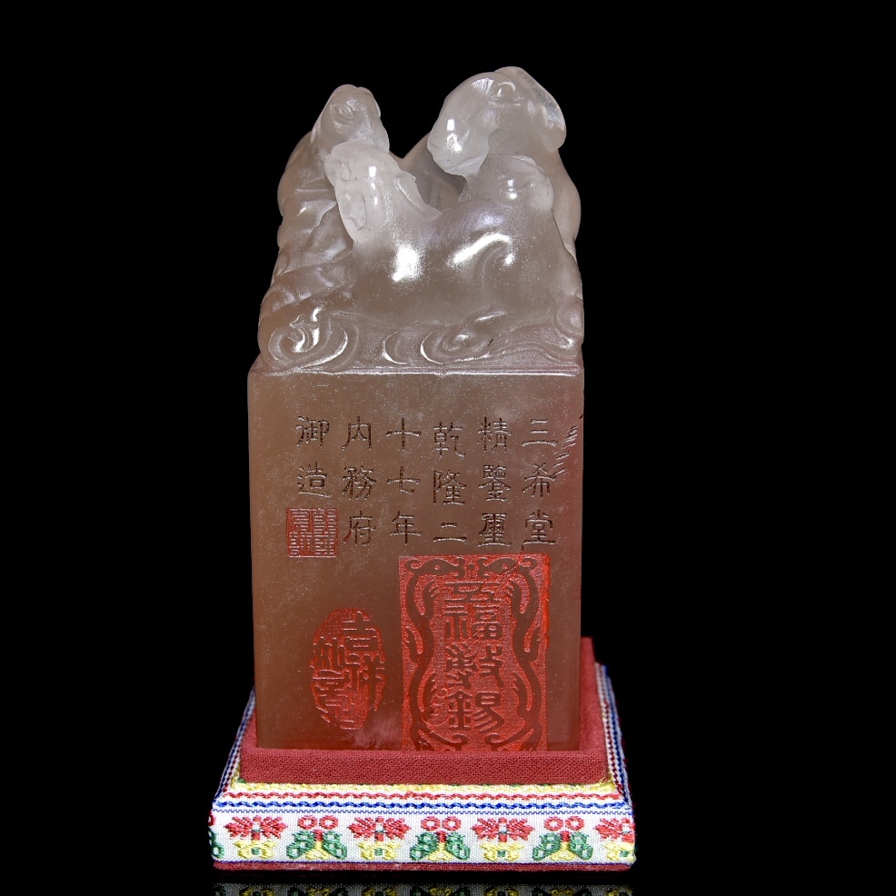 旧蔵 古寿山石彫 篆刻 三希堂 乾隆款 印章 文房具 書道品 案頭擺件 置物 手彫 極細工 古美術 古美味 中国古玩 骨董品 時代物 稀少唐物