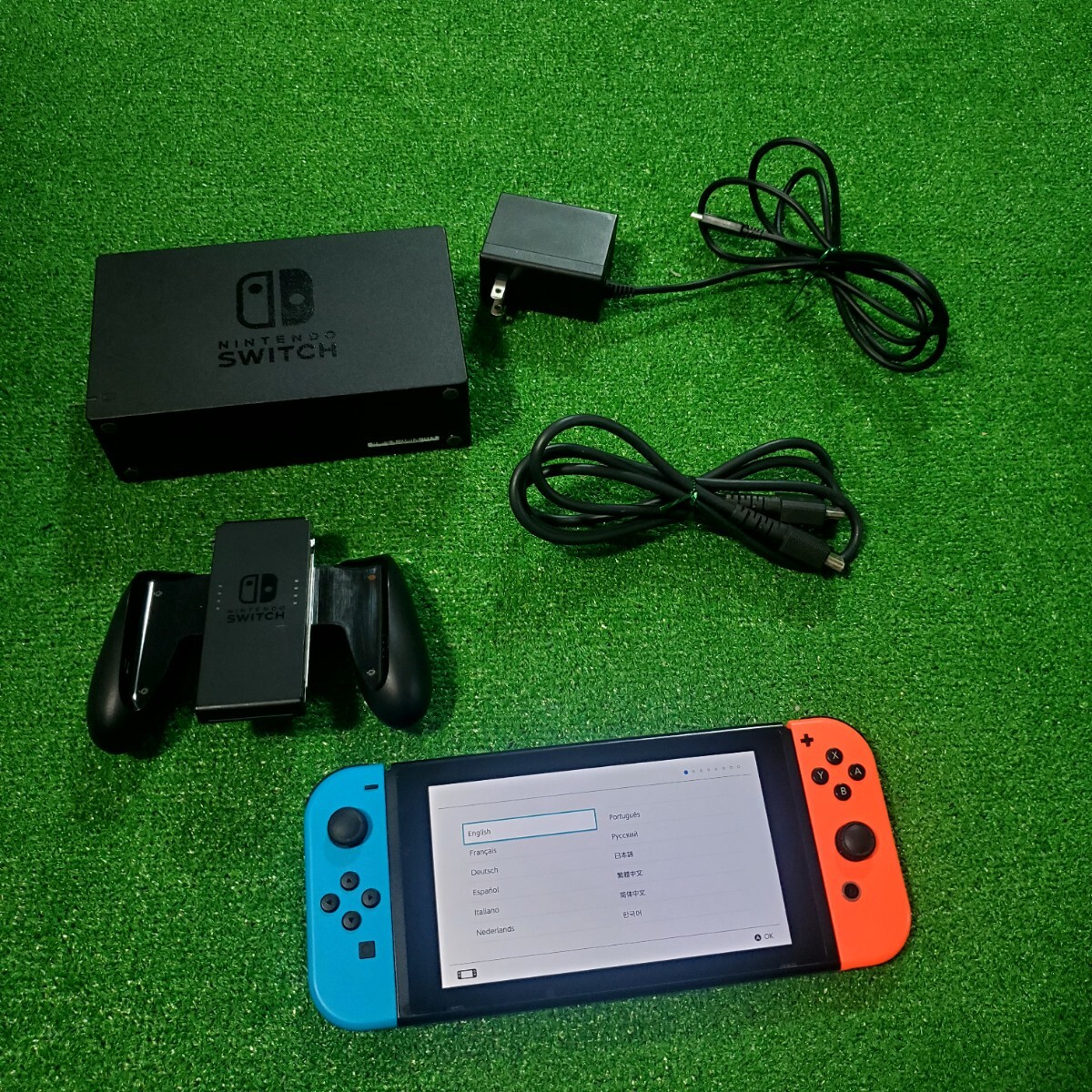 Nintendo Switch ニンテンドースイッチ 本体 動作確認済み 初期化済み ジョイコン ネオンレッド ネオンブルー HAC-001 充電器 ストラップ