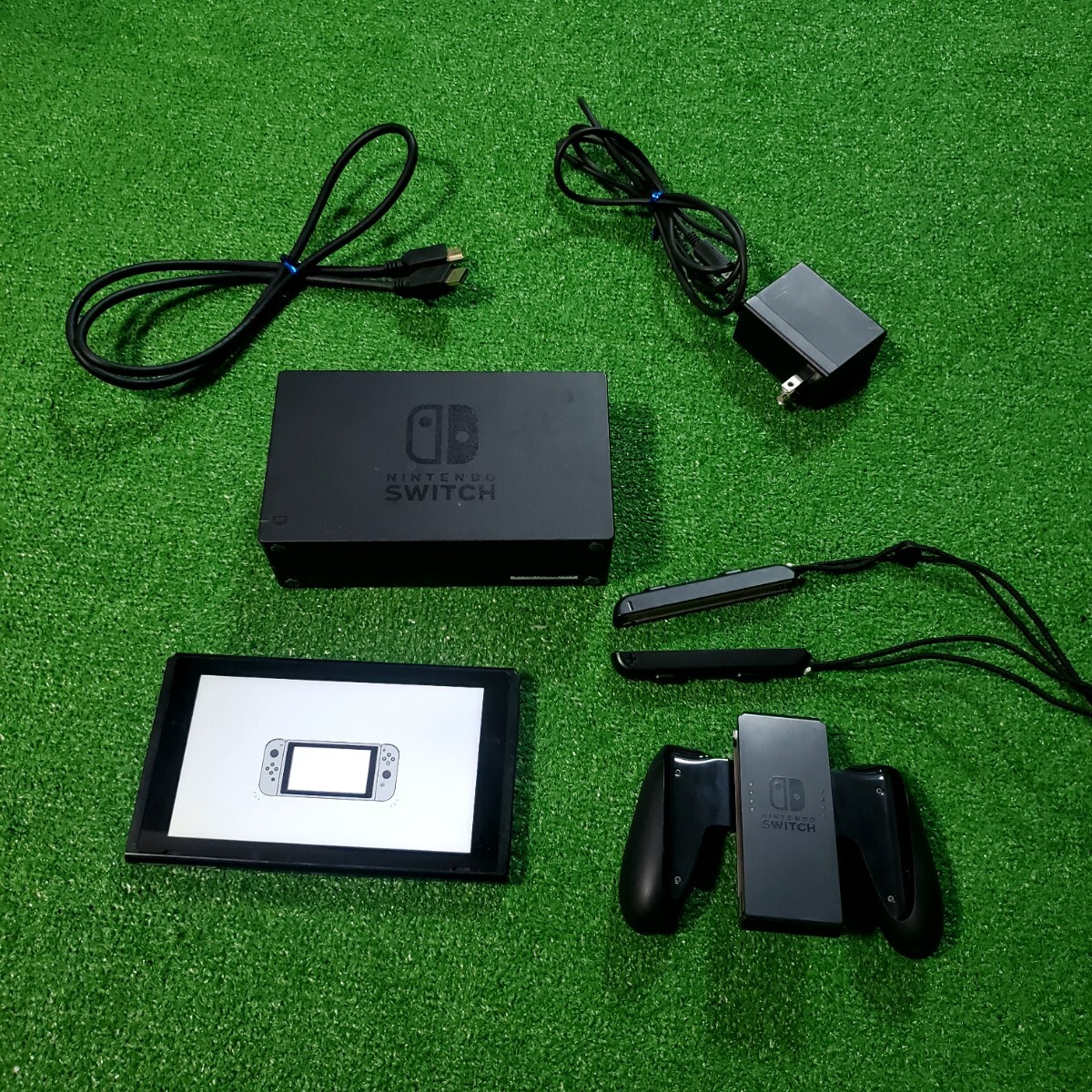 Nintendo Switch ニンテンドースイッチ 本体 動作確認済み 初期化済み HAC-001 充電器 ストラップ ドック HDMIケーブル