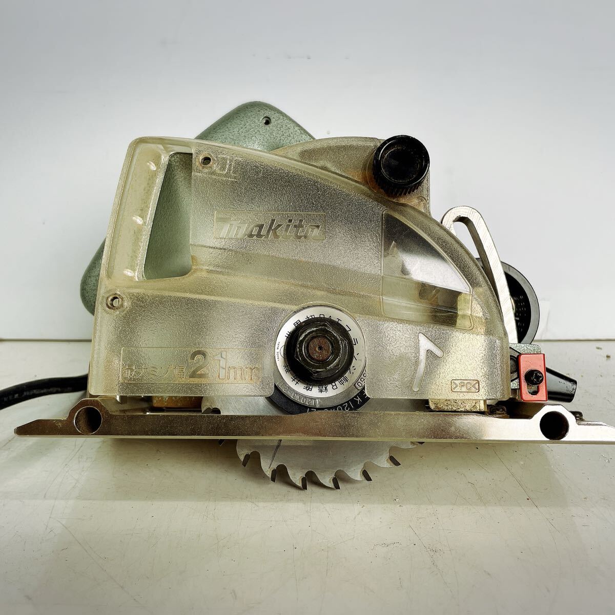 810(中古) makita 小型ミゾキリ 3004A マキタ 切削幅2.4〜21mm 最大切削深さ24mm 通電確認済み 現状品