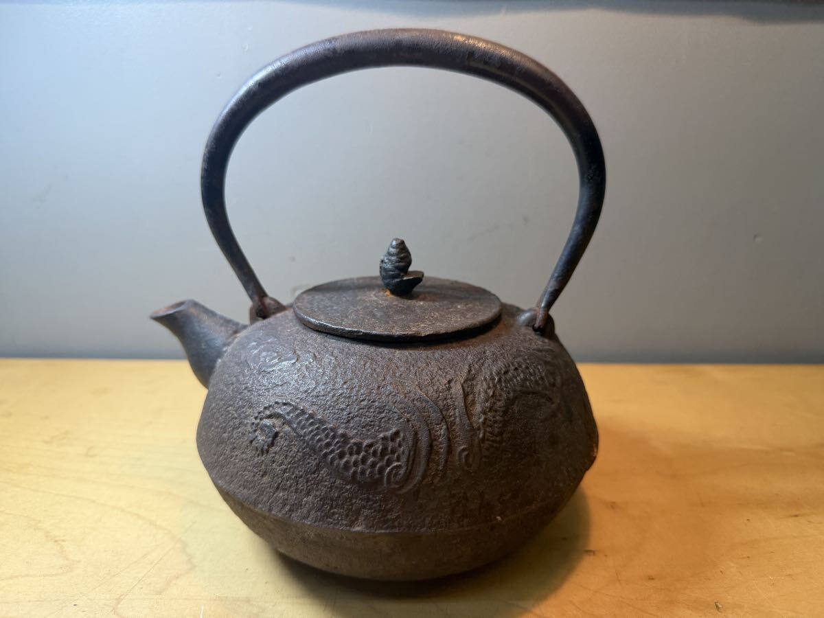 【中古】 鉄瓶 茶道具 煎茶道具 茶器 急須 南部鉄器 金属工芸 鉄器 銅蓋 龍文堂？ 全長約20cm 高さ約20cm 現状品