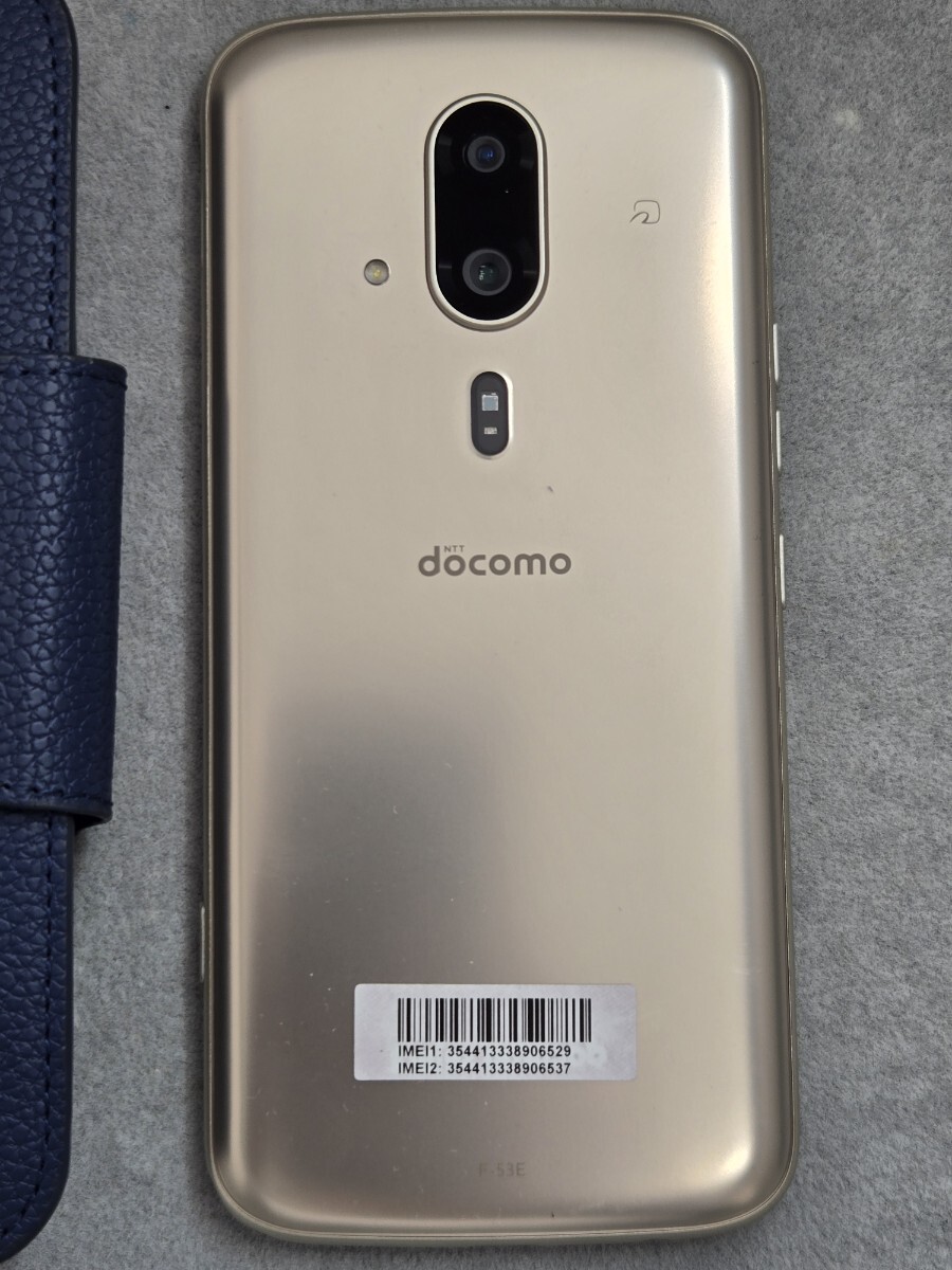 T★美品　1円スタート★らくらくスマートフォン F-53E　キャリアドコモ　残債無し。ゴールド　ケース付き