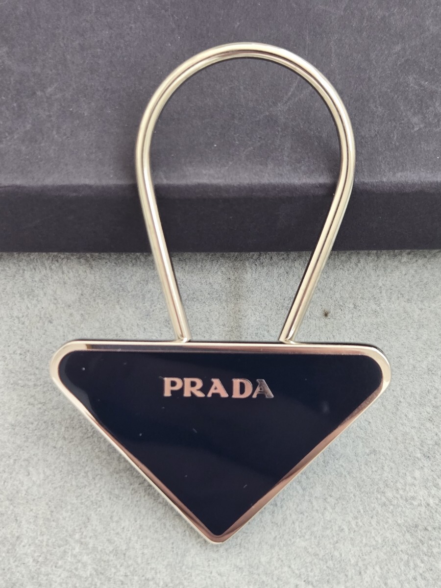 T★1円スタート★ PRADA プラダ 三角プレート キーリング