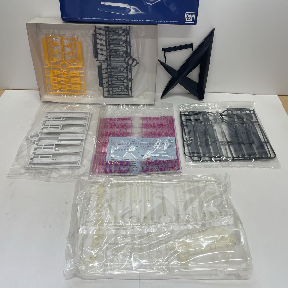 未組立 1/100 MG RX-93 νガンダム Ver.Ka用 ダブル・フィン・ファンネル拡張ユニット 現状品 /66-13