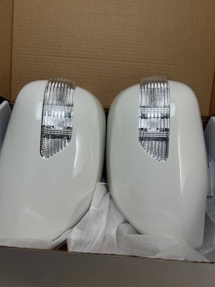 新品　未取り付け★【社外品】200系ハイエース★スーパーＧＬ　ミラーカバー　ウインカーミラー★058ホワイト色★左右・1型2型3型4型5型