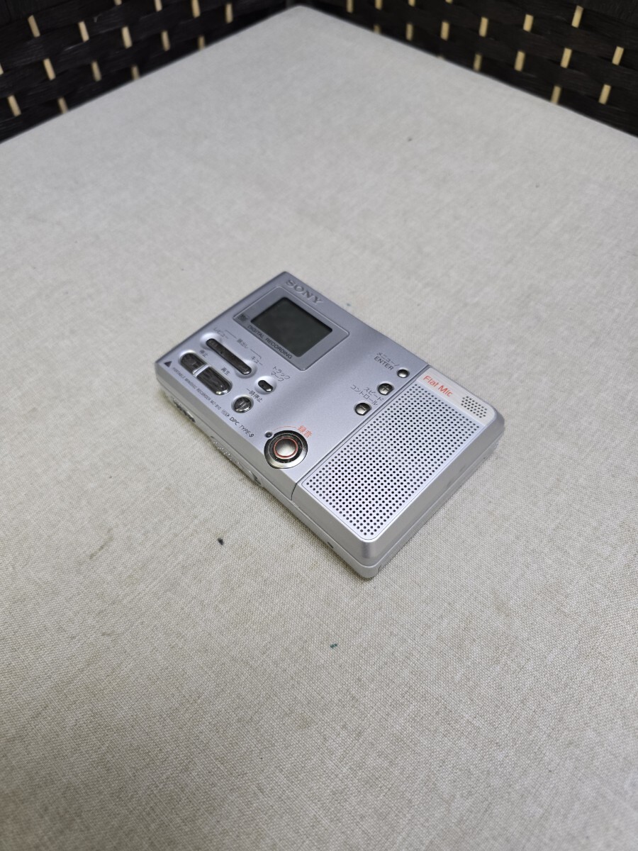 【通電確認済】SONY ソニー MZ-B10 ポータブルミニディスクレコーダー MDレコーダー Flat Mic 内蔵 シルバー 動作未確認品 現状品