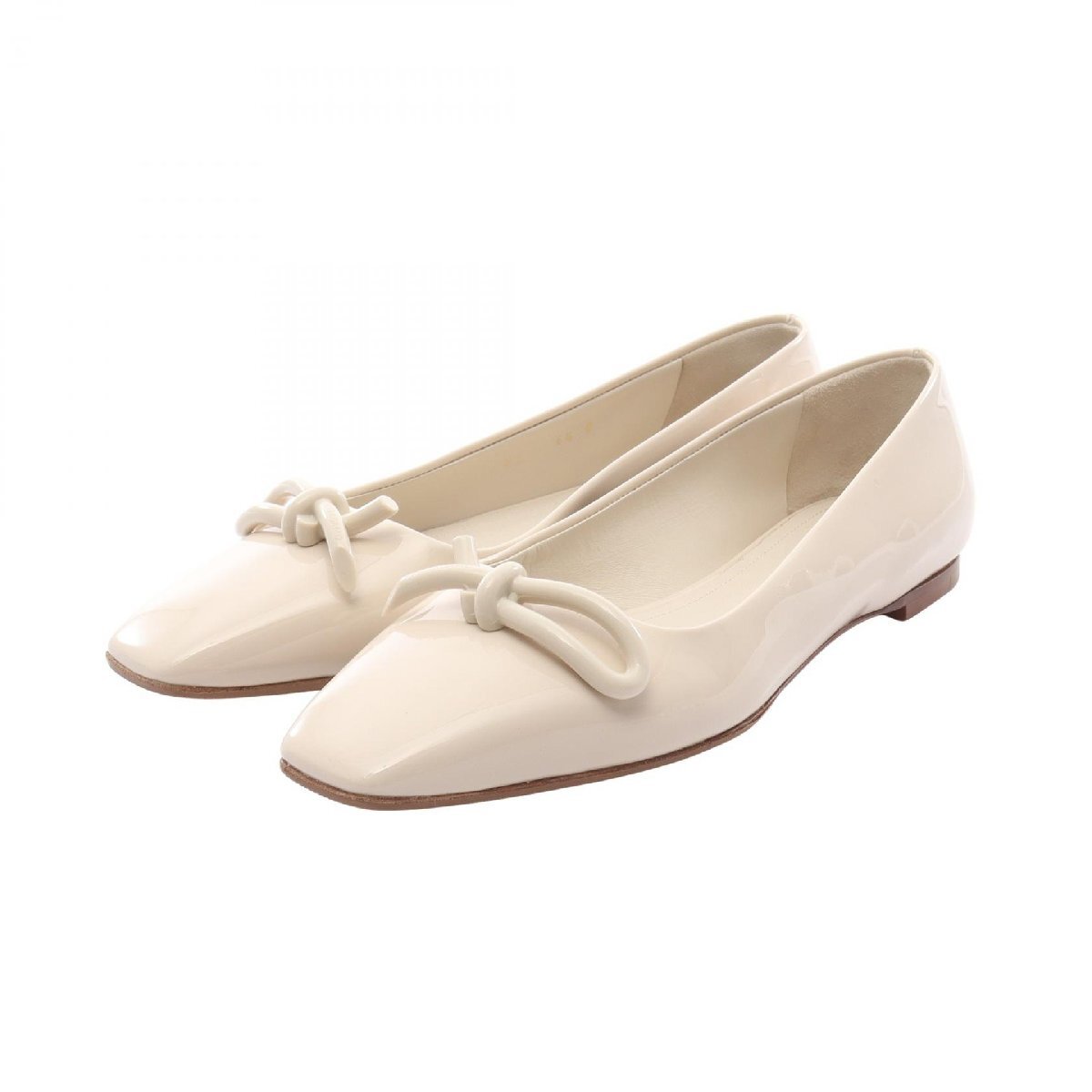 爆買 サルヴァトーレフェラガモ Salvatore Ferragamo ANNIE パンプス 靴 パテントレザー アイボリー系 【中古】