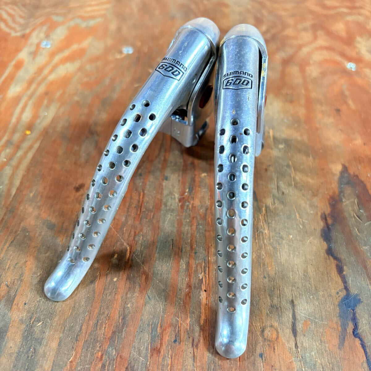 レア SHIMANO 600 ブレーキレバー 穴あき 軽量化 上出し ビンテージ レストア ロードバイク シマノ
