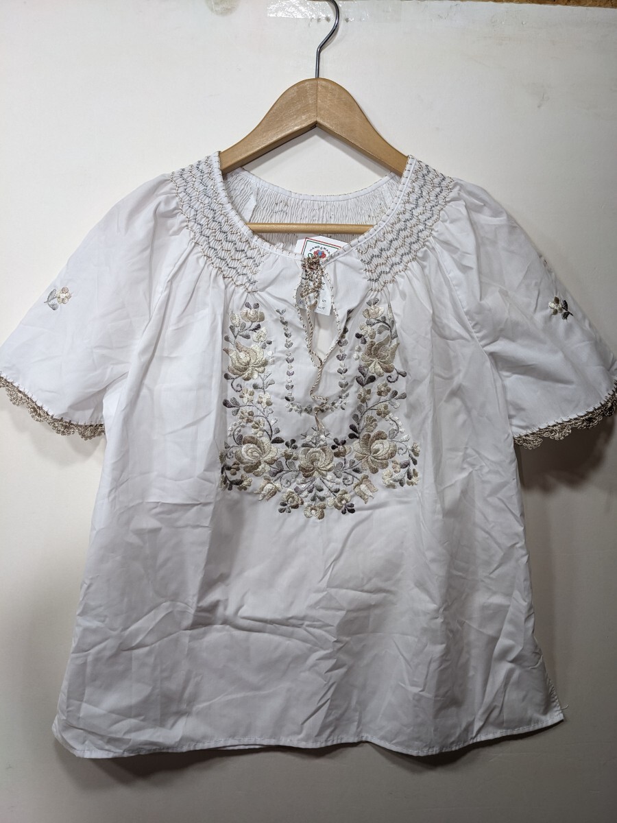 ハンガリー刺繍　ブラウス　HAND MADE Made in HUNGARY　ハンガリー製　ハンガリー　民族衣装　