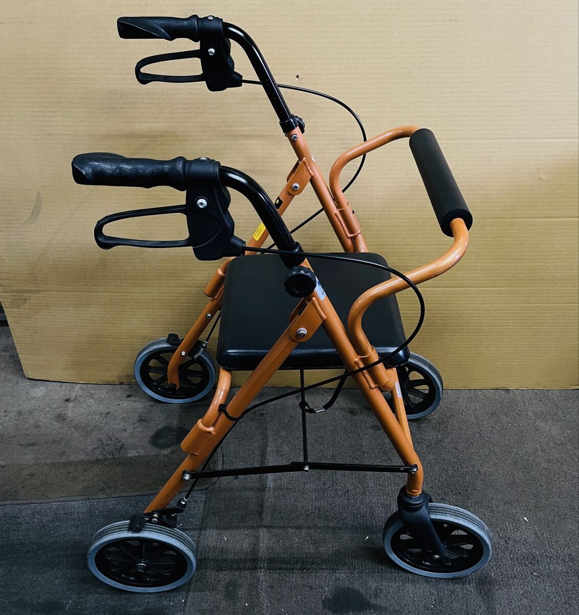 大阪直接引取限定　ハッピーⅡNB シルバーカー 歩行器