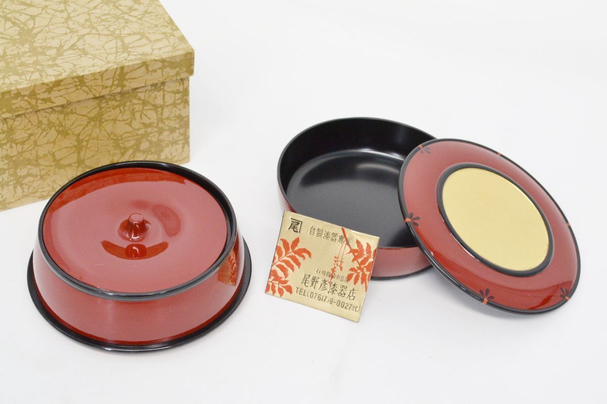 (1269S 0601K6) 未使用 山中漆器 菓子器 2点セット 箱付 蓋つき 金彩 漆芸 和食器 朱色 和菓子 茶道 木製