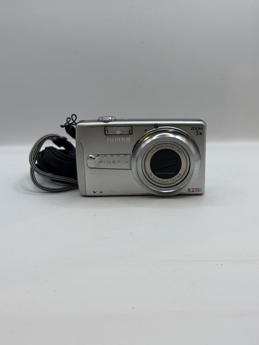 FUJIFILM FinePix J50 シルバー 8.2MP 5倍ズーム コンパクトデジタルカメラ ストラップ付