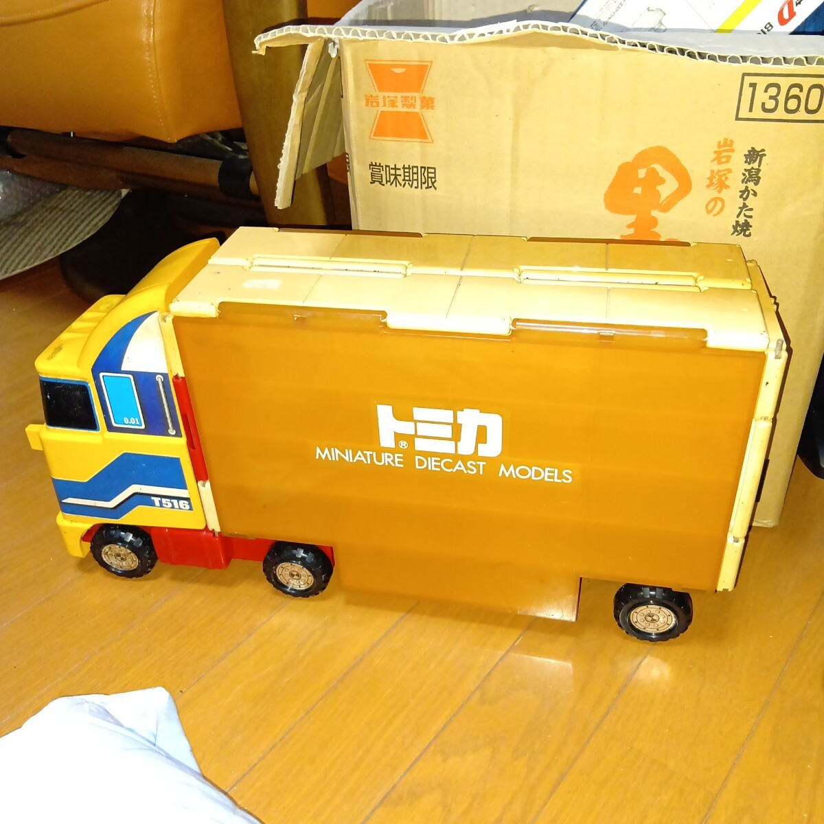 トミカ T516 おかたづけコンボイ ミニカー収納ケース トラック