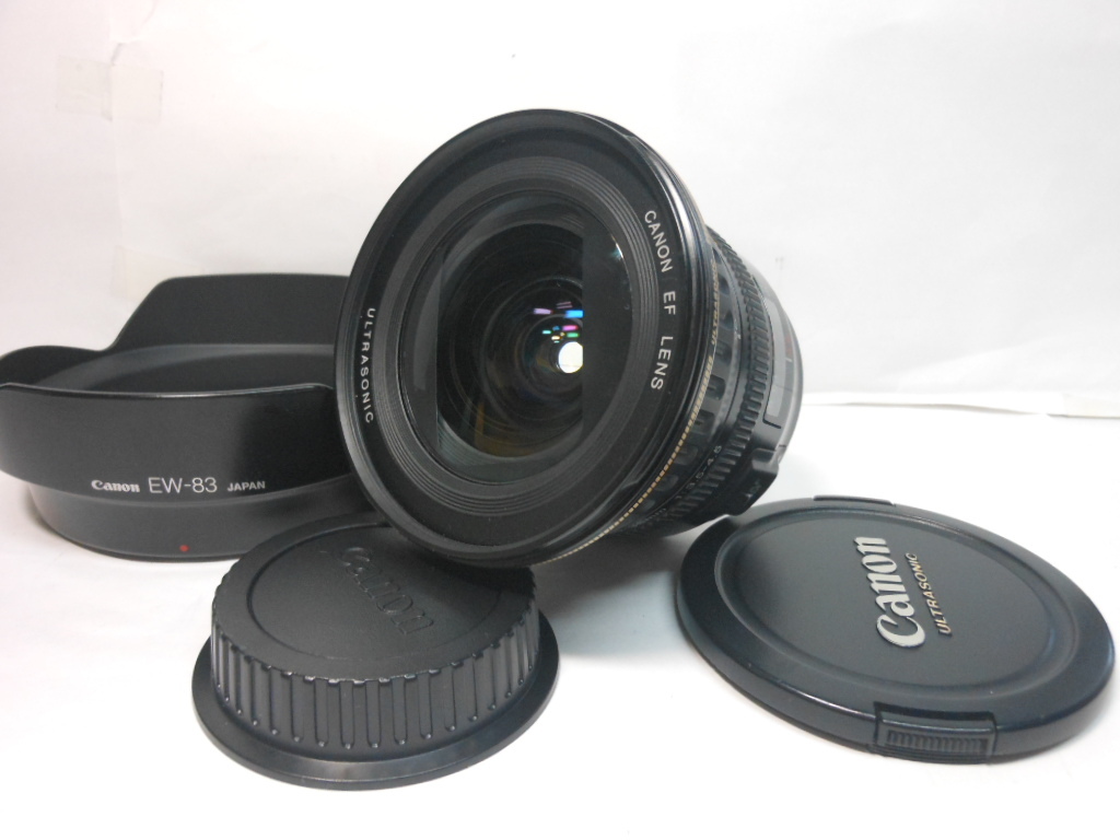 ☆希少超広角レンズ☆美品級☆キヤノン　Canon AF 20-35mm F3.5-4.5 　ＵＳＭ 　即日発送　フード付　 付属品多数
