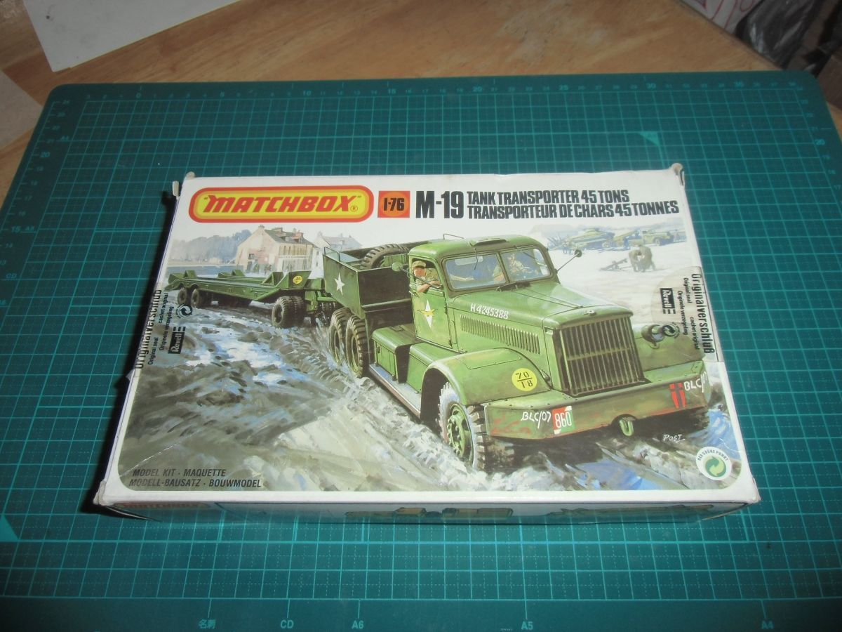 1/76　M19 45トン戦車運搬トレーラー（トラクター&セミトレーラー)　マッチボックス MATCHBOX 40174 ベース付ジオラマキット