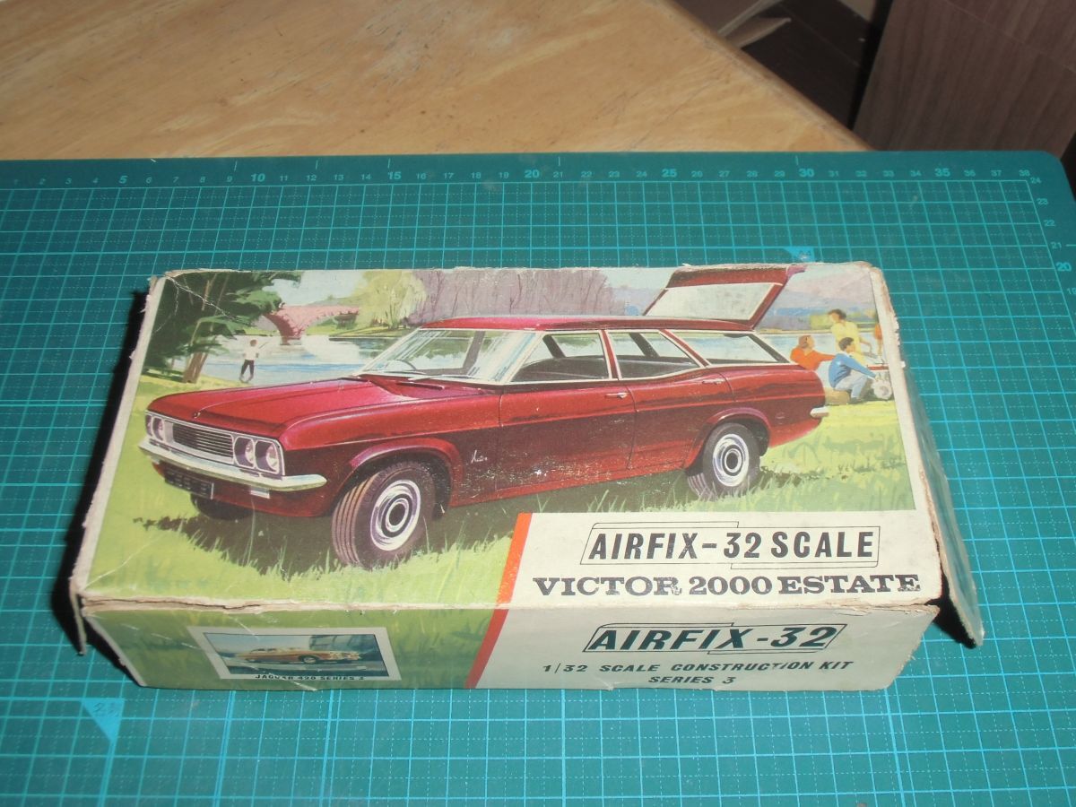 手付品☆1/32　ボクソール ビクター2000 エステート　エアフィックス AIRFIX　英国車イギリス　Vauxhall VICTOR 2000 ESTATE