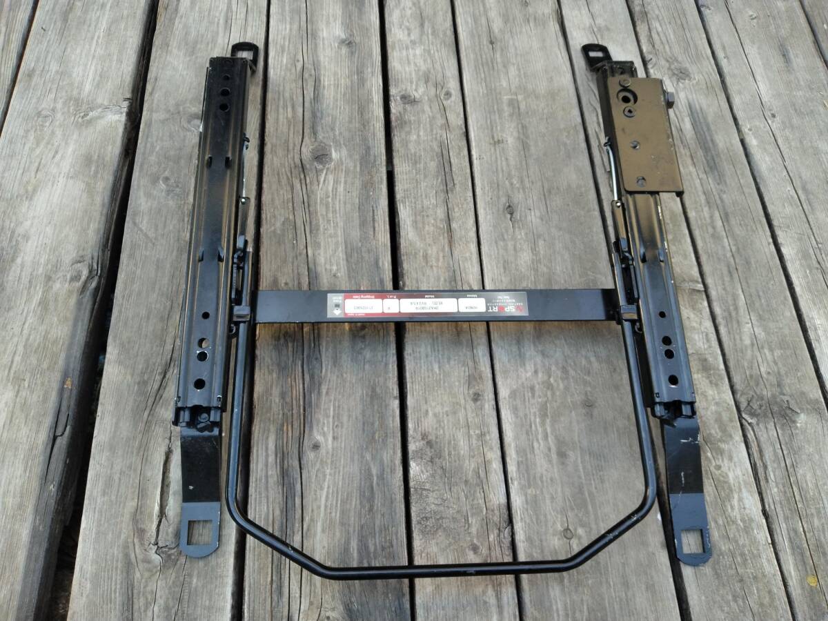 レカロ ブリッド保安基準適合！N SPORT製ヴェゼル用 運転席側シートレール DHA215B01R！RV3 RV4 RV5 RV6！