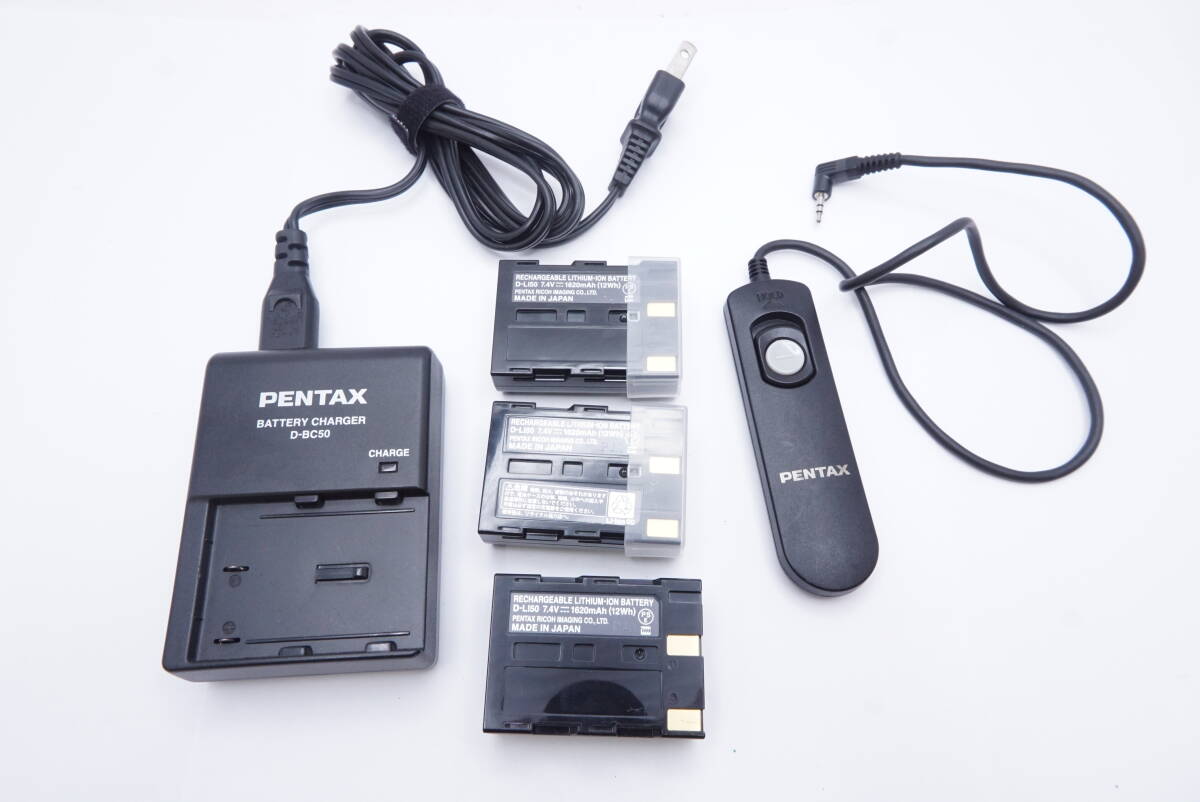 ○PENTAX ペンタックス バッテリー充電器 D-BC50/D-LI50バッテリー3個/リモートケーブル　ジャンク品