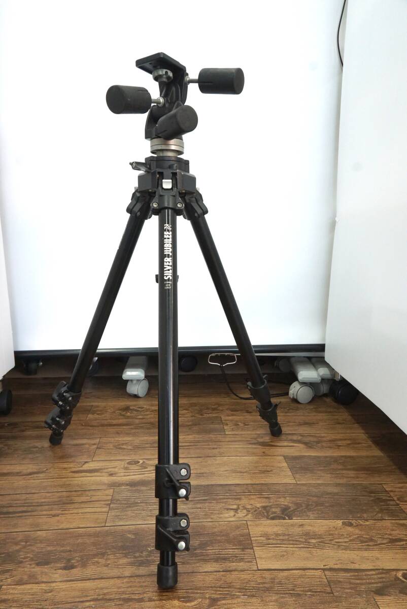 ○Manfrotto マンフロット #055 SILVER JUBILEE　三脚三段/雲台 #141 限定モデル