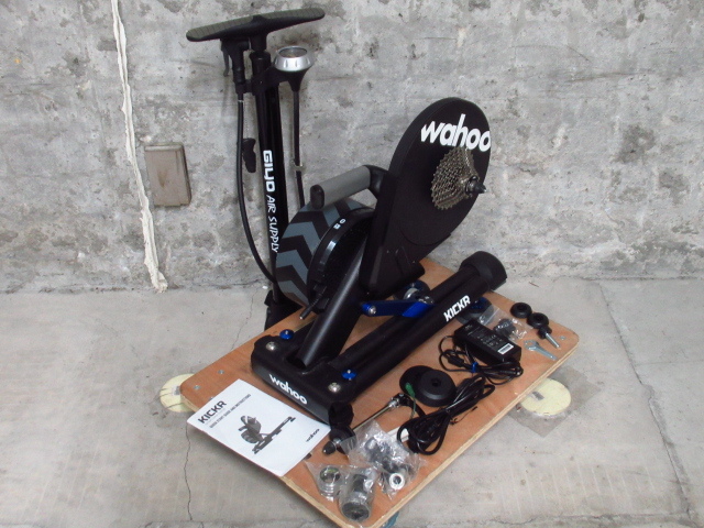 通電確認済み 現状品 wahoo KICKR ワフー キッカー FITNESS WF145 フィットネス スマートトレーナー 取扱説明書付き 管理8T0623B-H3