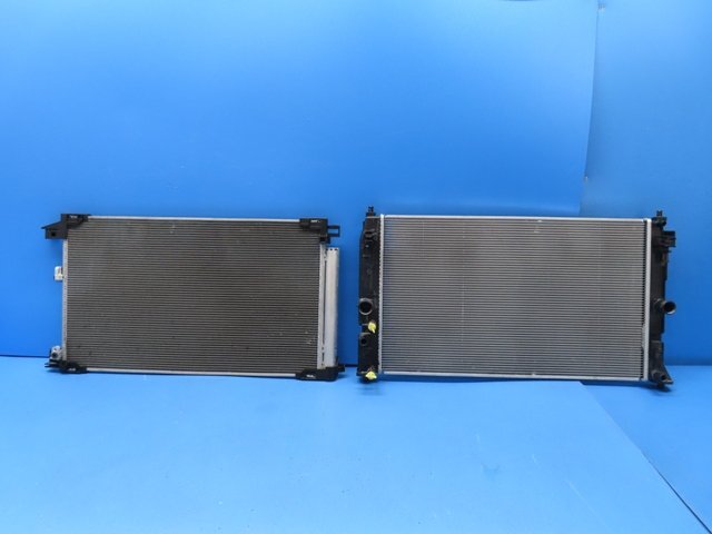 【即決有】 トヨタ ヤリス MXPJ10 MXPJ15 純正 ラジエーター コンデンサー 422136-7682 (n019267)