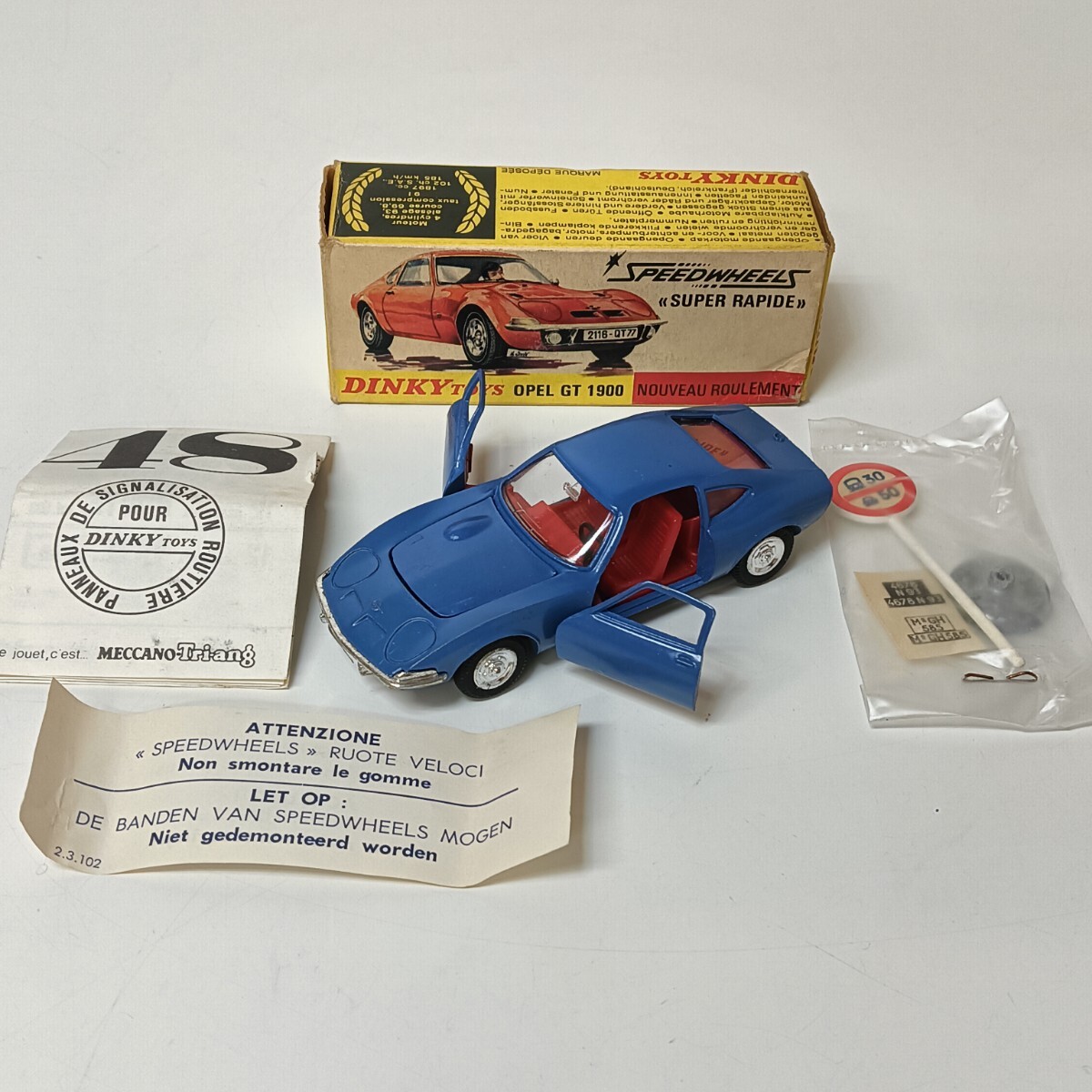 DINKY TOYS/OPEL GT 1900/SPEED WHEELS/SUPER RAPIDE/No.1421/ミニカー 