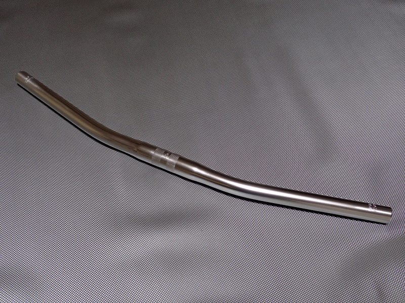 NITTO　日東　B2525AA　580mm　φ25.4　ハンドルバー