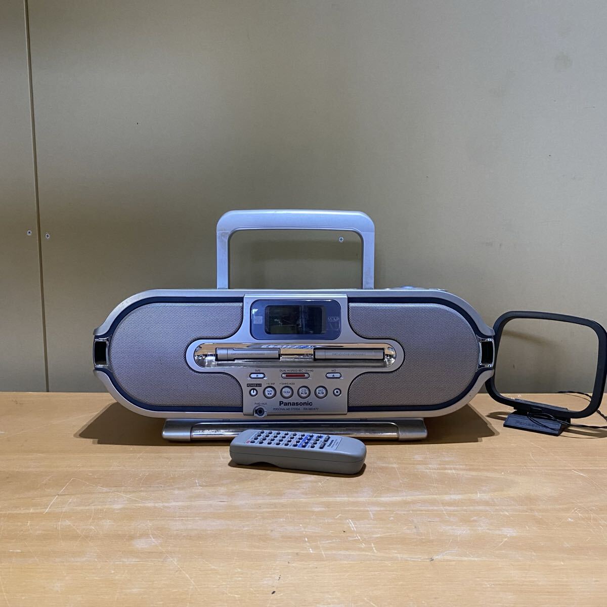 ●●【売り切り】Panasonic/パナソニック CD/MDラジカセ RX-MDX77 2002年製