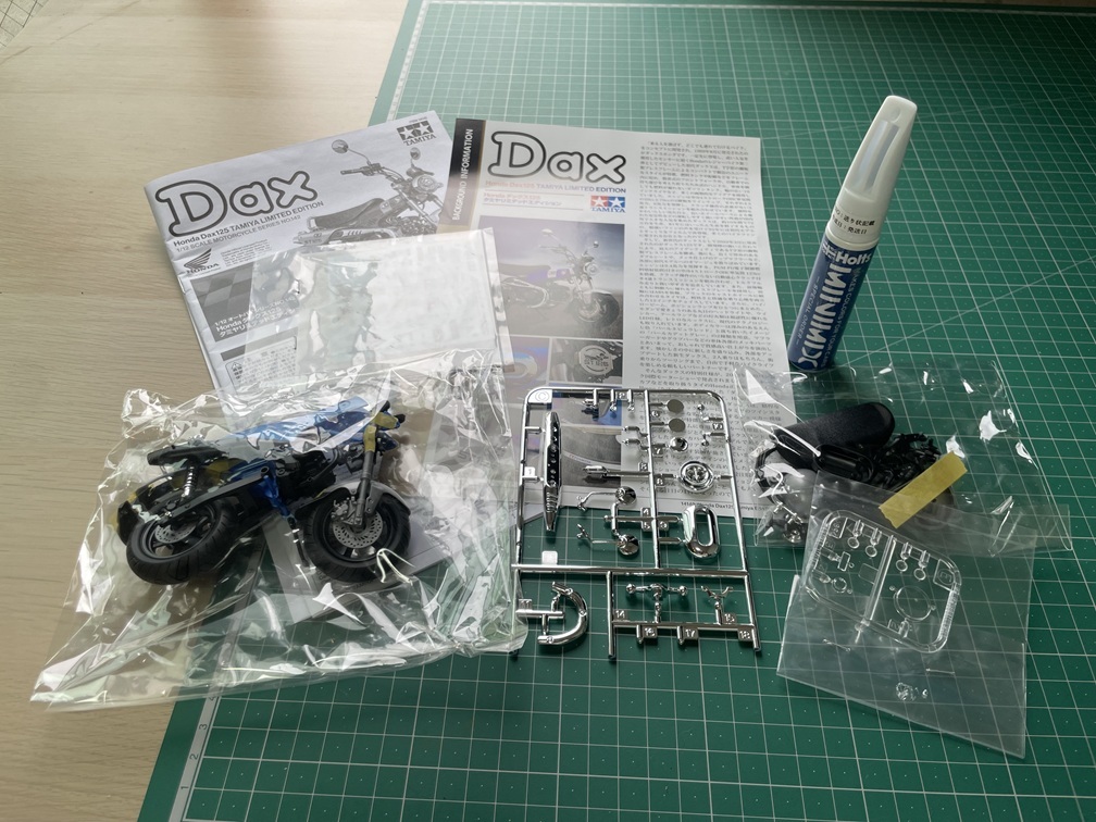 1/12タミヤ　ダックス　Ｄａｘ　お手付き　未塗装・未接着　ホルツの特注タッチペン　パールカデットグレー未使用セット