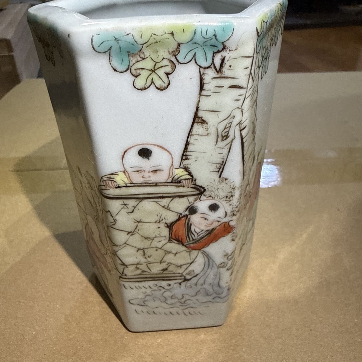 中国美術 色絵 人物図 花瓶 花器 骨董品 民国 六角粉彩嬰戯筆筒 無銘砂底 全品 古玩