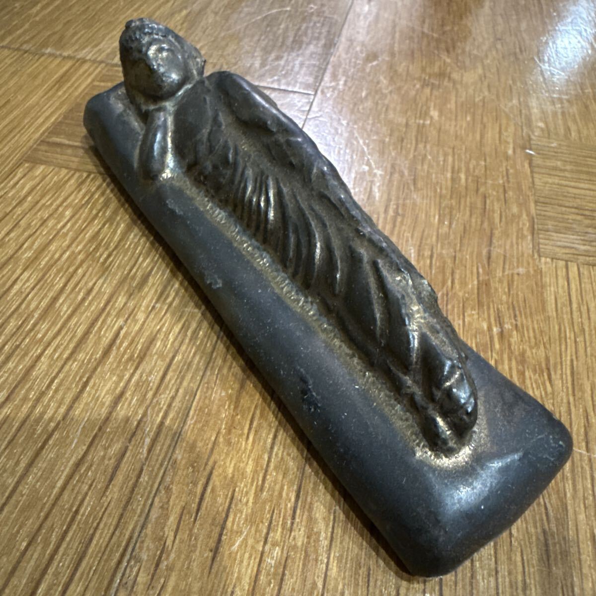 涅槃仏 仏像 置物 オブジェ レトロ アンティーク 文鎮 古美術 